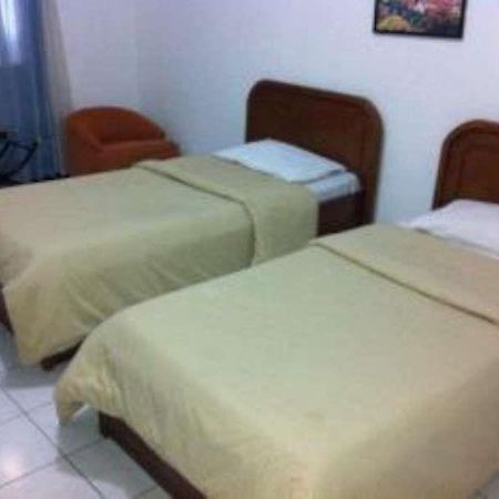 Catellya Guest House Cipaku Bandung Esterno foto
