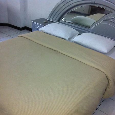 Catellya Guest House Cipaku Bandung Esterno foto
