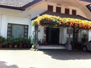 Catellya Guest House Cipaku Bandung Esterno foto